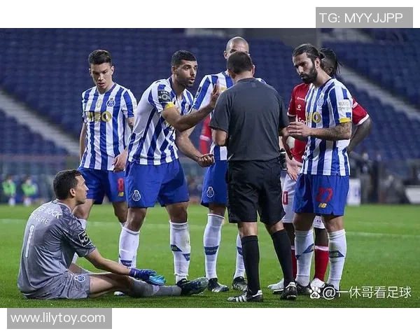 波尔图大胜巴黎圣日耳曼红牌事件引发全场热议与争议